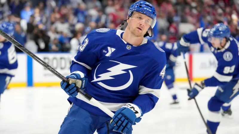 Lightning trade rights to Raddysh to Maple Leafs for 5th-round pick
