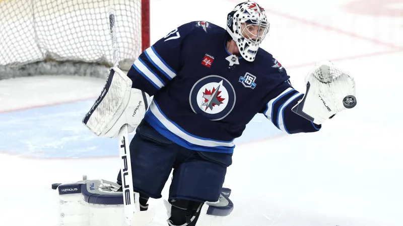 NHL Insiders report Panthers pushing to acquire Connor Hellebuyck