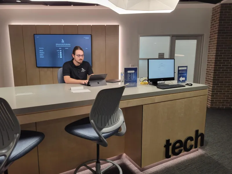 UNF Tech Desk opens in Carpenter Library