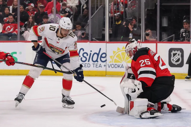 Markstrom returns to Panthers in five-player deal