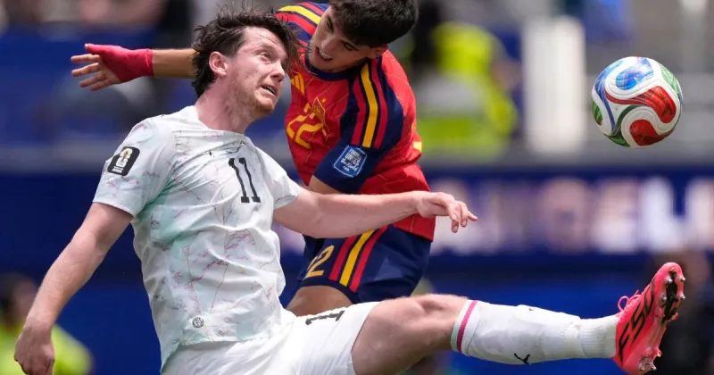 Spain shuts out Austria to move on to Round of 16