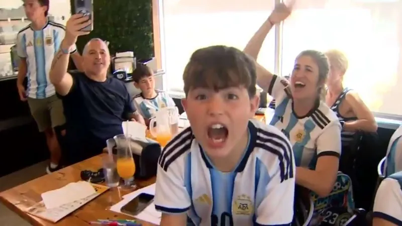 Jubilant Argentina fans in Miami-Dade celebrate World Cup win against Egypt, as team moves forward to quarterfinals