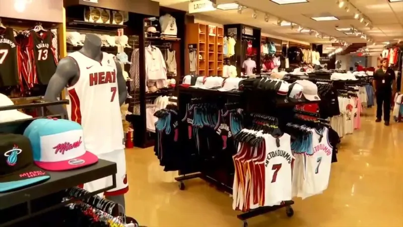 Fans snag new Miami Heat Giannis Antetokounmpo merch at Kaseya Center