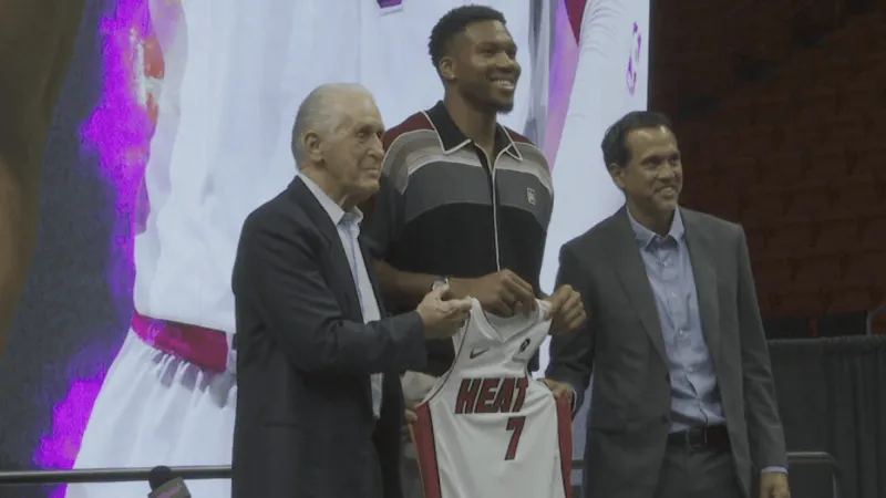 Giannis Antetokounmpo introduced by Heat, ready to chase championships in new era in Miami