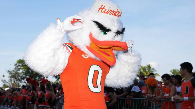 Nick Lennear made a jaw-dropping catch that should have Miami fans going nuts