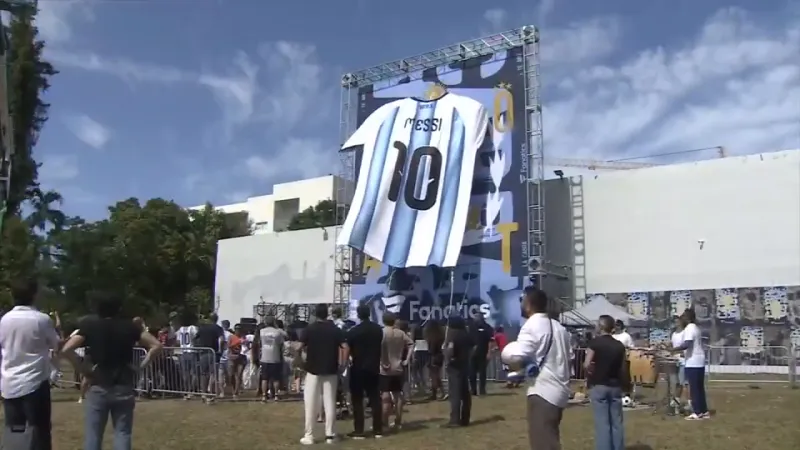 Argentine fans in Miami thank Lionel Messi for incredible effort in World Cup after loss to Spain