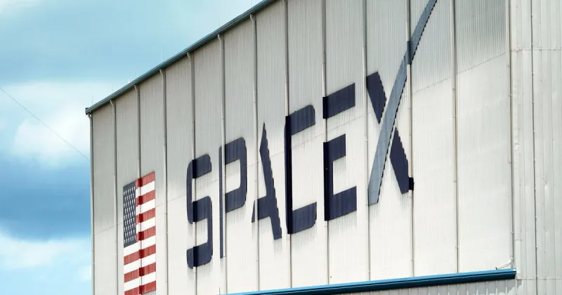 SpaceX Launches Robot To Give Fuel Jetpacks To Out-of-gas Satellites