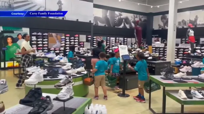 Former Dolphins, Hurricanes player takes South Florida students on back-to-school shopping spree
