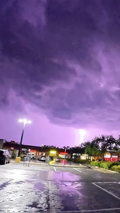 Lightning Strike In Slow Motion! (Video)