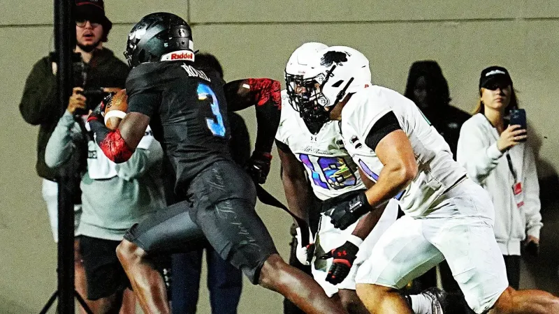 5-star WR Easton Royal will be in the Swamp this fall, but Florida faces an uphill battle