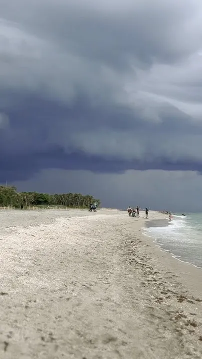 Thunderstorm On The Beach: Venice, Florida (Video)