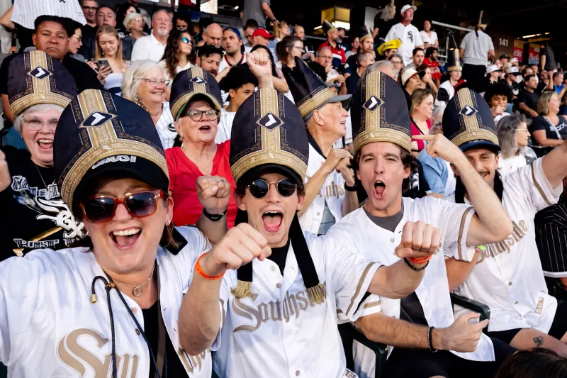 The White Sox Handed Out 40,000 Pope Hats and It Became the Biggest Giveaway in Team History