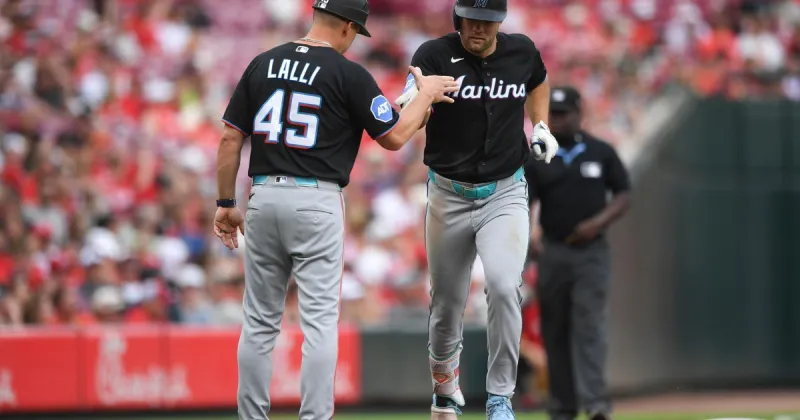 Heriberto Hernandez's bases-loaded single breaks a tie and lifts the Miami Marlins past the Cincinnati Reds 8-4