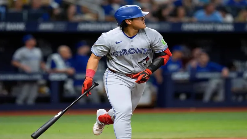 Okamoto sets Blue Jays rookie record with 25th home run as Toronto cruises by Rays 10-5