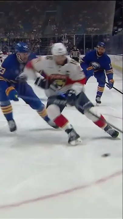 no-look assist so quick the announcer didn't even know they scored (Video)