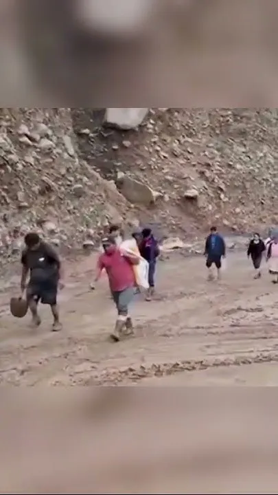 Landslide impacts Peru's Southern Coastal Highway (Video)