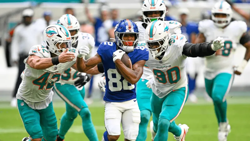 Jameis Winston runs for a touchdown in the Giants' 26-3 preseason win over the Dolphins