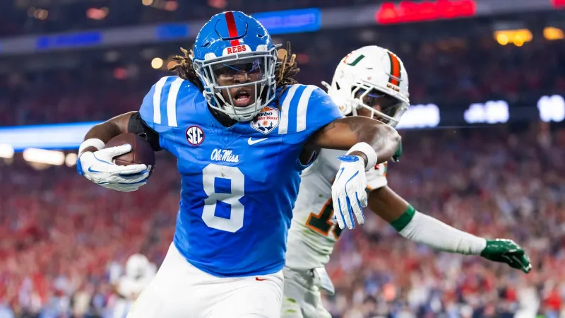 LSU wants to sign an NFL tight end and this would make college football worse