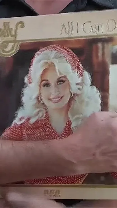 'We lost an angel today': Dolly Parton fans mourn in California (Video)