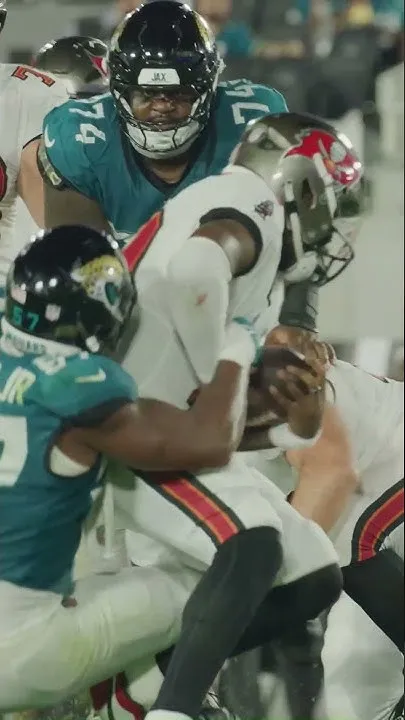 Thomas Jr.... BRYAN Thomas Jr.  #TBvsJAX #DUUUVAL (Video)