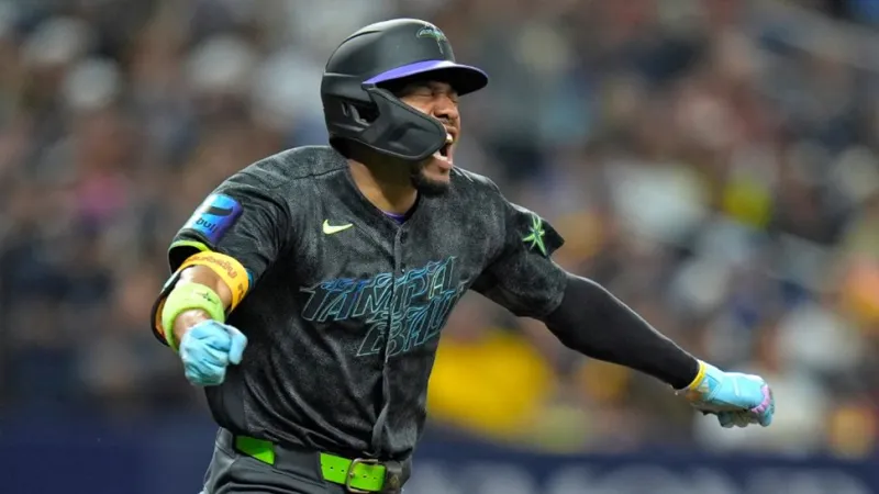 Simpson's RBI single caps 4-run 7th inning as Rays rally to defeat Padres 7-6