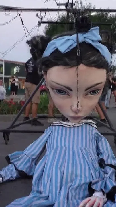 Puppets take over streets for 'Stardust' festival in Romania (Video)