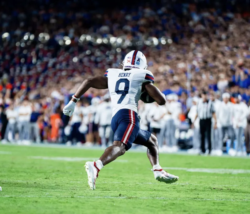 Football: FAU begins the season with a 66-21 loss to UF in the "Swamp"