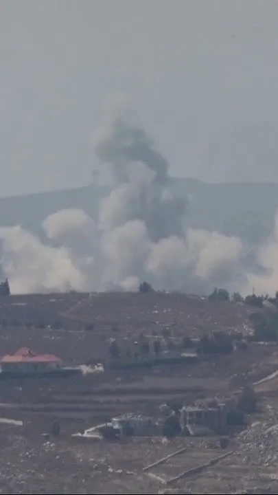 Smoke and explosions in southern Lebanon as Israel strikes the area (Video)