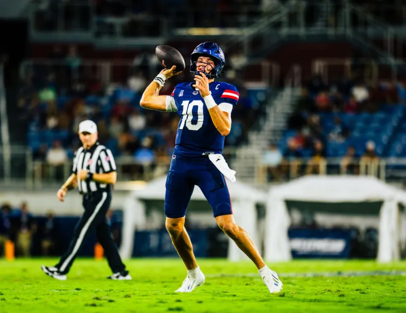 Football: FAU defeats Navy for the first time in program history, 38-30