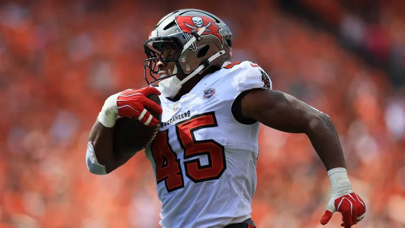 It only took 1 game for Josiah Trotter to surpass Alex Anzalone as Bucs' best linebacker