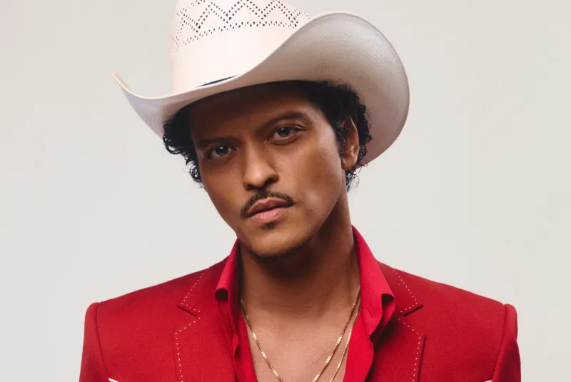 Review: Bruno Mars brought the uptown funk and romance down to Miami