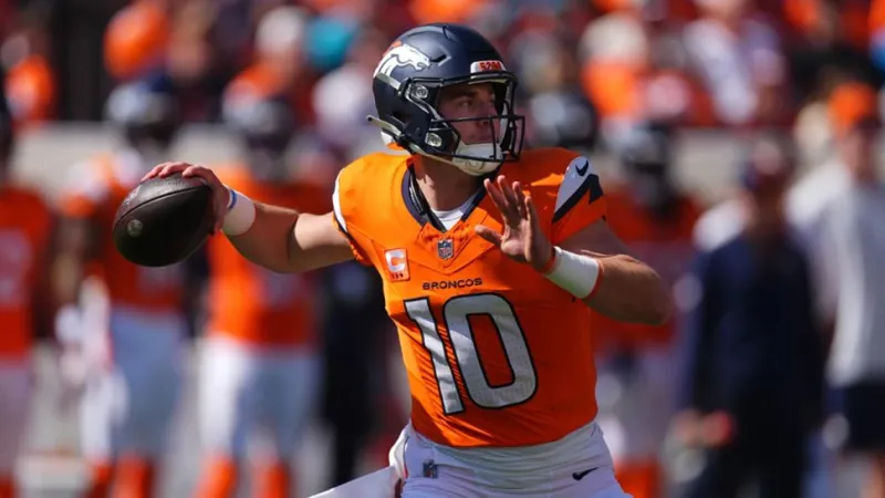 Jaylen Waddle's quiet Denver debut flips into a 138-yard day in a Broncos' 20-13 comeback over Jags