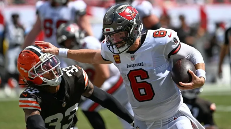 Deshaun Watson outplays Baker Mayfield, leading the Browns to a 23-19 win over the Buccaneers