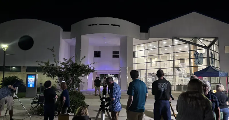 Alachua Astronomy Club draws crowds for International Observe the Moon Night
