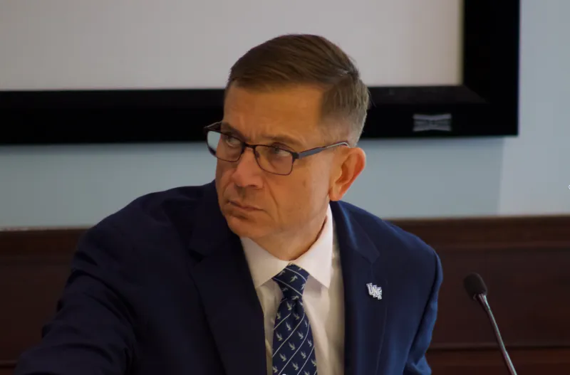 Trustees vote 11-1 on employment agreement with Micheal Shannon