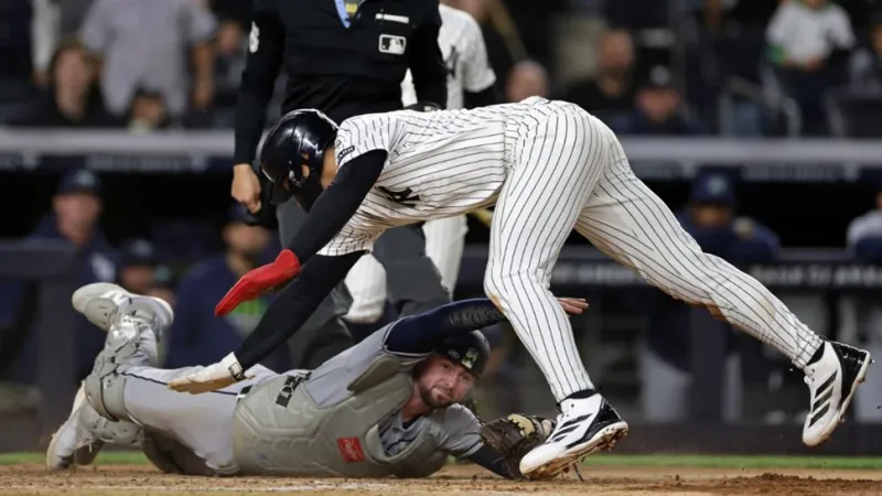 Lombard's incredible slide, tiebreaking homer lift Yanks over Rays