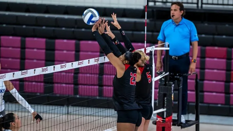 Full Team Effort Propels #10 Women's Volleyball to Fourth Straight Sweep