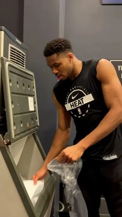 Giannis makes an ELITE ice bag  #miamiheat #giannisantetokounmpo #nba (Video)