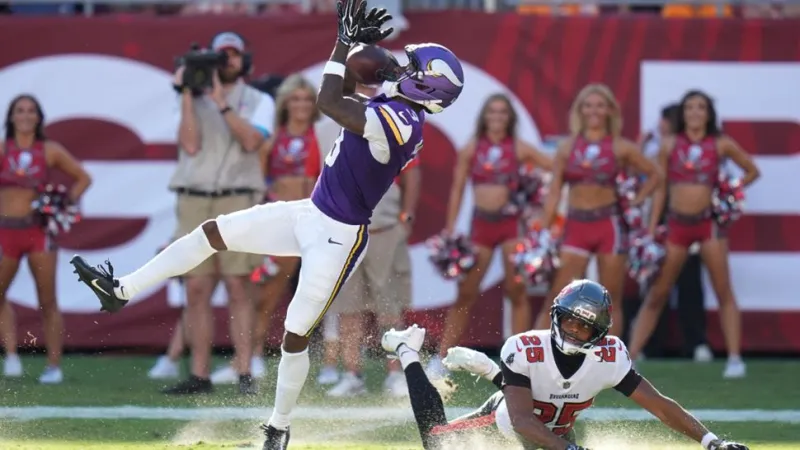 Vikings beat Buccaneers 23-16 but lose Jefferson to injury. Bucs' Mayfield dislocates thumb