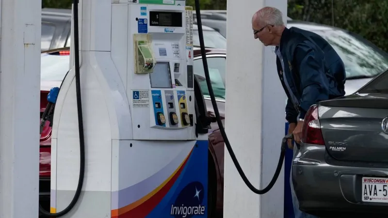 As U.S.-Iran war hits 7-month mark, rising gas and airfare costs squeeze Americans' wallets