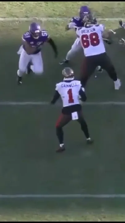 Kenny Gainwell body slams Blake Cashman #GoBucs #nfl (Video)