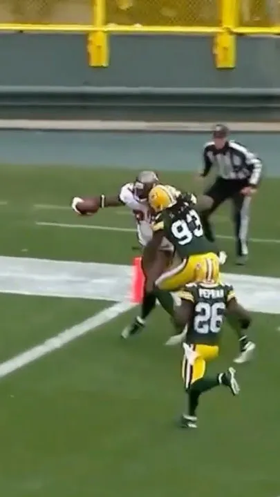 Still one of the greatest touchdown runs you'll ever see  #GBvsTB Oct. 4 @ 1 p.m. ET on FOX #nfl (Video)