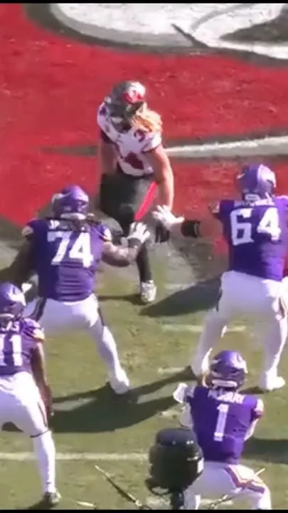 Alex Anzalone fake non-blitz blitz #gobucs #nfl (Video)