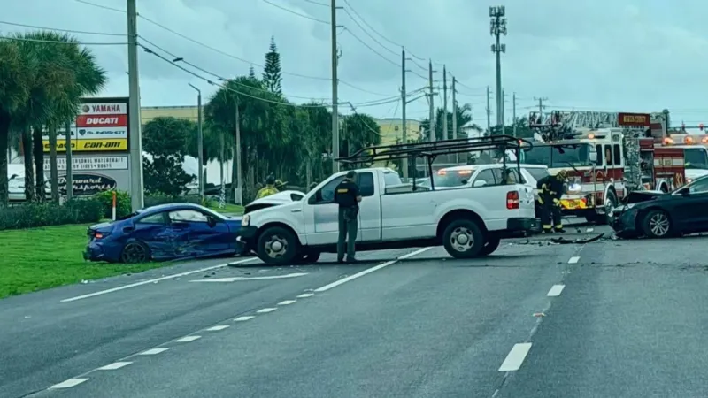 Four-car crash near SE Federal Highway on US-1 prompts lane closures in Hobe Sound