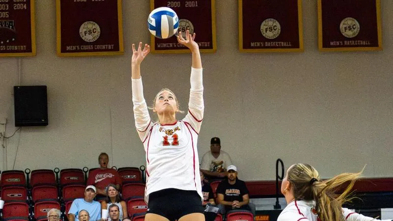 Saints Stay Undefeated in Conference Play With a Sweep Against Bearcats
