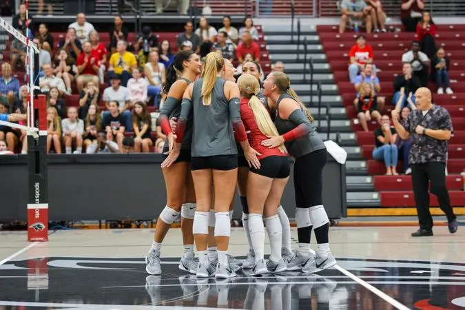 Volleyball Records 11 Blocks in Loss to Eckerd