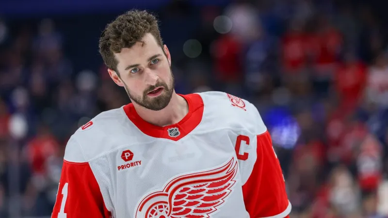 Barkov injury could reopen Panthers' path to Dylan Larkin blockbuster