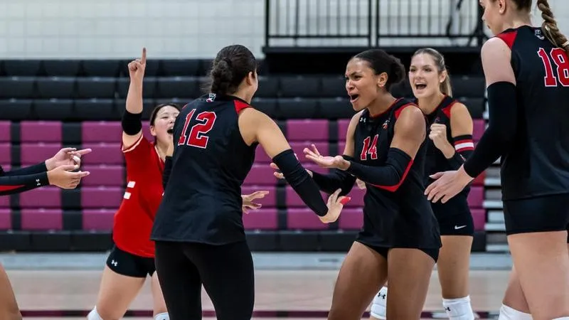 #9 Women's Volleyball Tops Tritons in Four