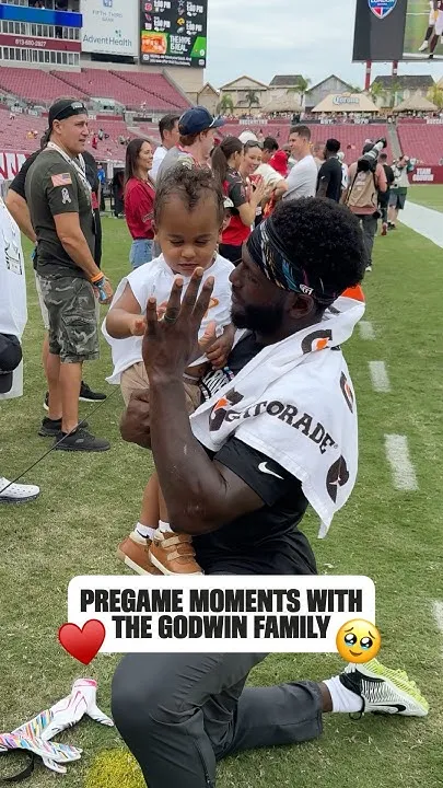 We  Godwins #chrisgodwin #family #boydad #dad #son #wholesome #buccaneers (Video)