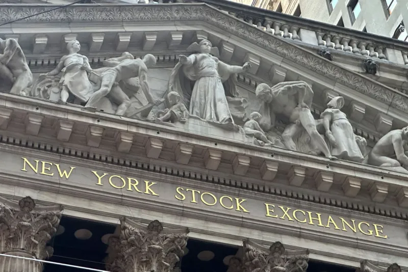 US stocks hold near their records after oil prices swing lower